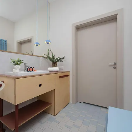 Apartman Port Praski Modern With Ac By Renters Prestige