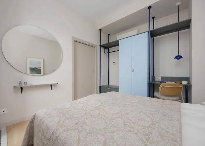 Appartement Port Praski Modern With Ac By Renters Prestige